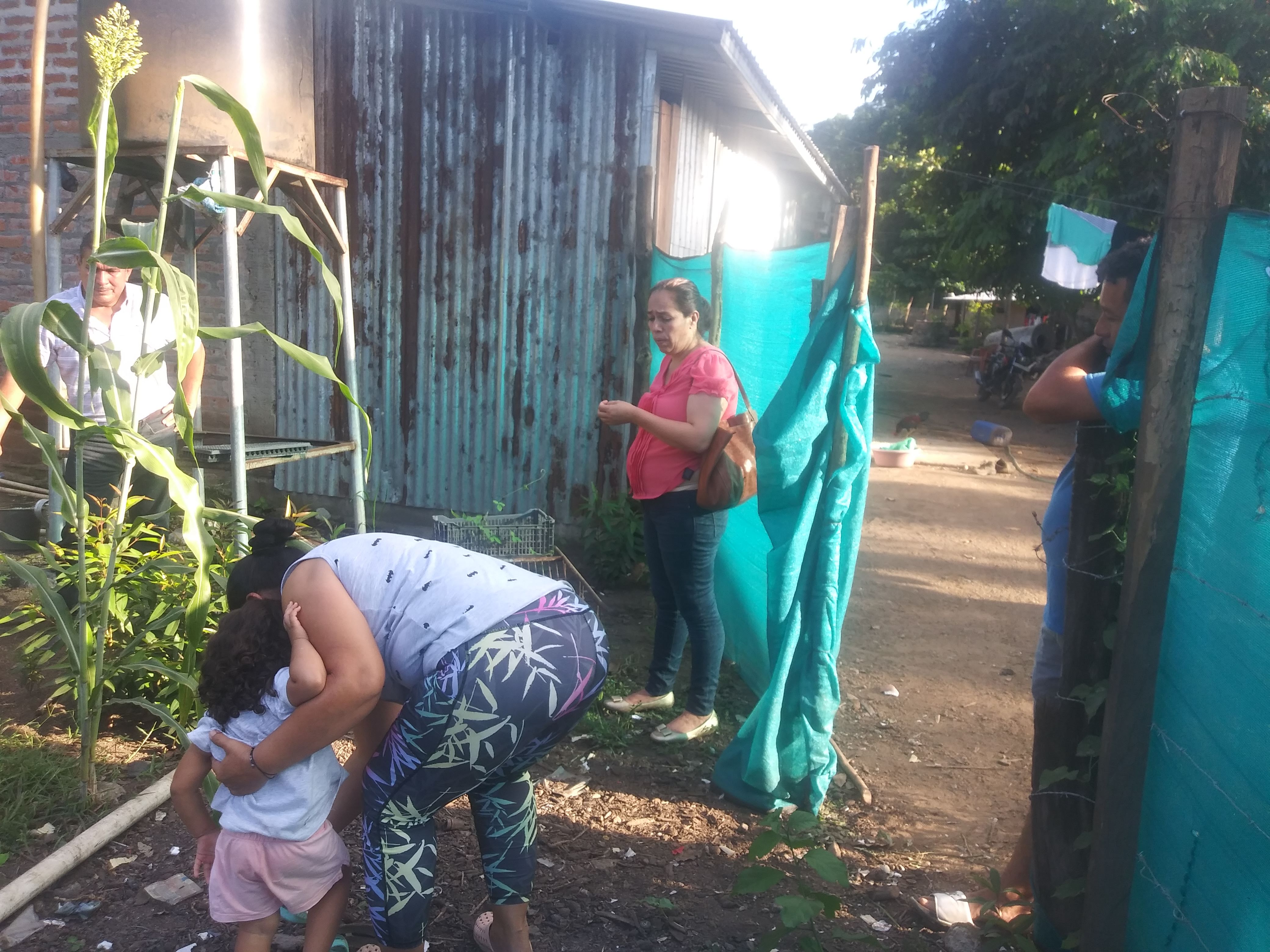 visita a la lideresa de la comunidad El Higueral 