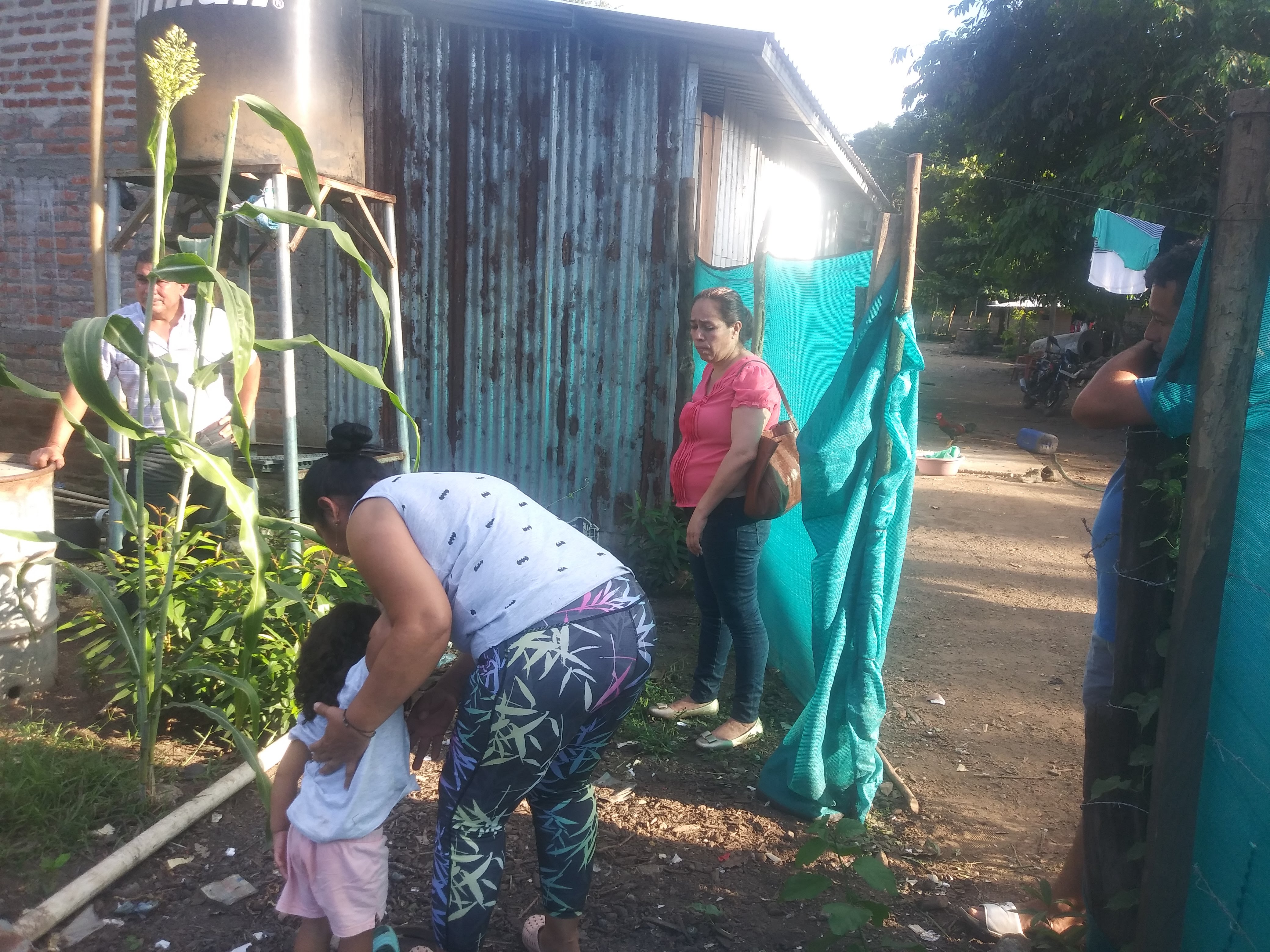 visita a la lideresa de la comunidad El Higueral 