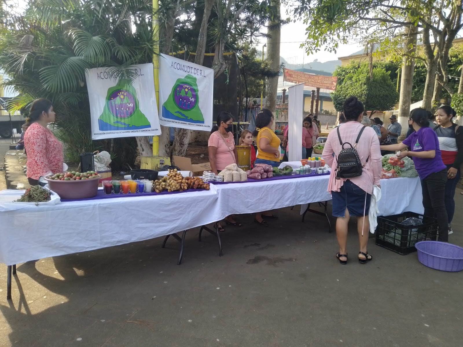 Mujeres productoras de las comunidades de Berlín 