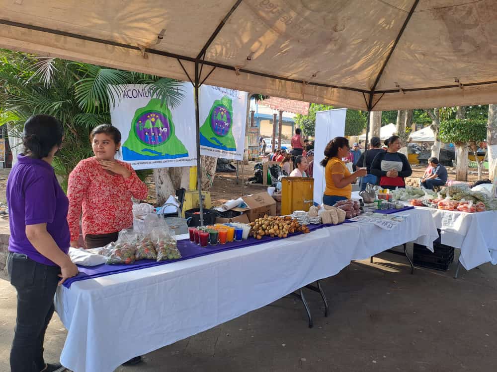 Mujeres productoras de las comunidades de Berlín 