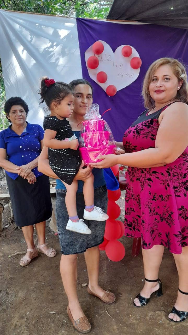 Acomudt acompañó a las mujeres de los Lanitos en la celebración del Día de las madres 